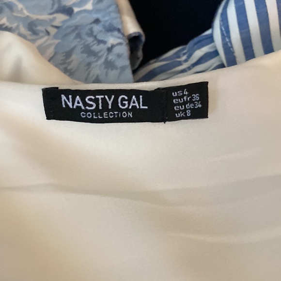 Nasty Gal Plunge Batwing Sleeve Mini Dress 4 - Picture 4 of 4